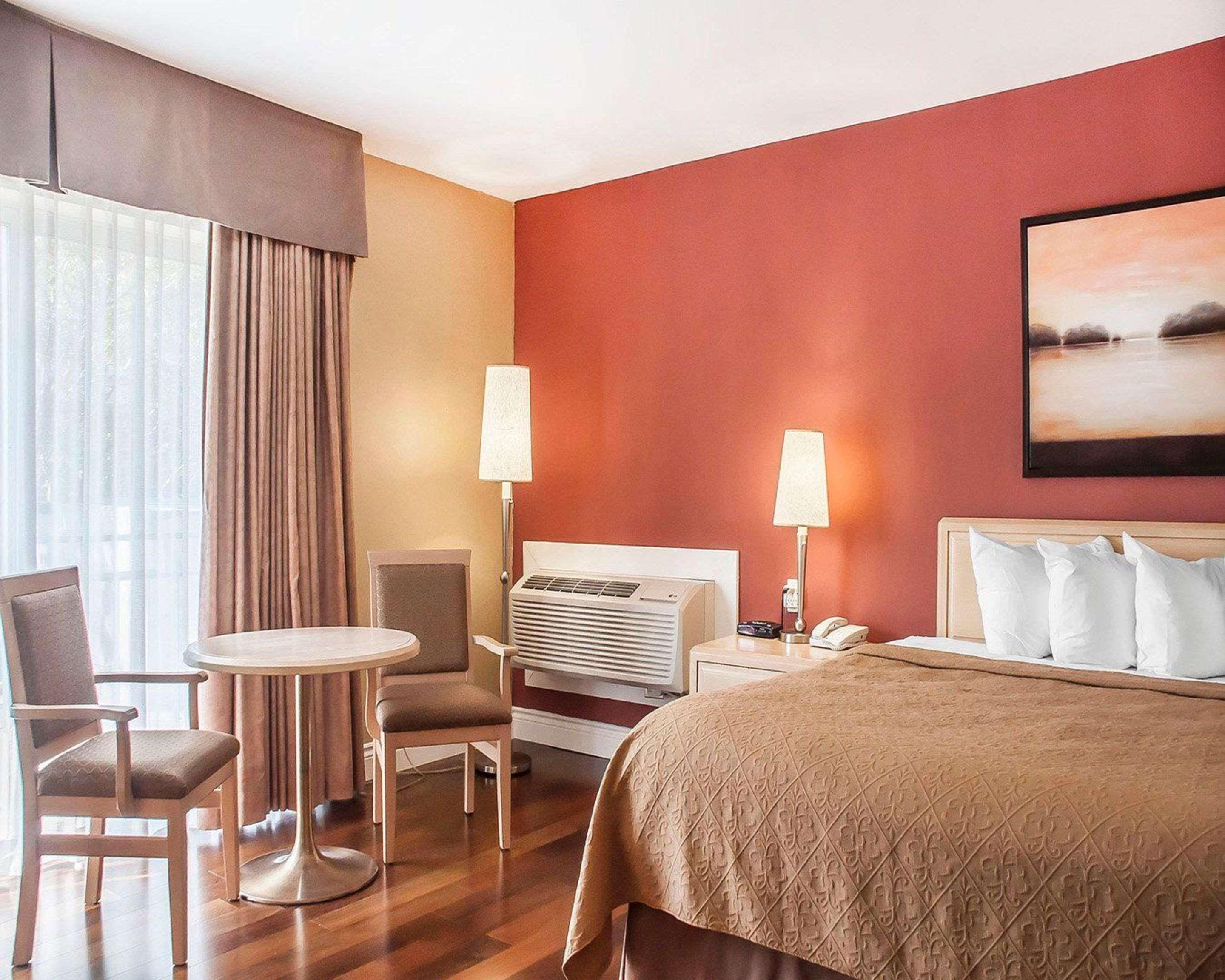 Quality Fallsview Cascade Hotel Niagara Falls